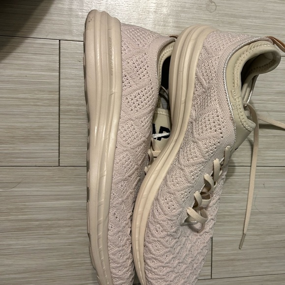 Like New APL Techloom Phantom Tennis Shoes - Picture 11 of 12